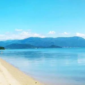https://casa-na-praia-em-frente-ao-mar.santa-catarina-brasil.com